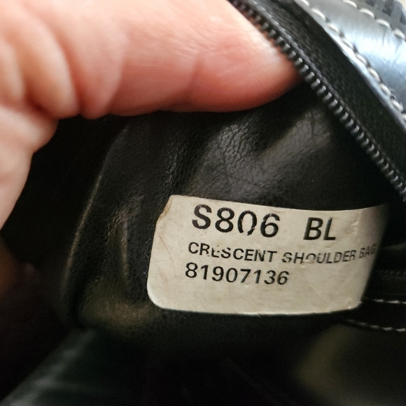 Dooney and Burke vintage Black Leather Shoulder Bag - Picture 6 of 13